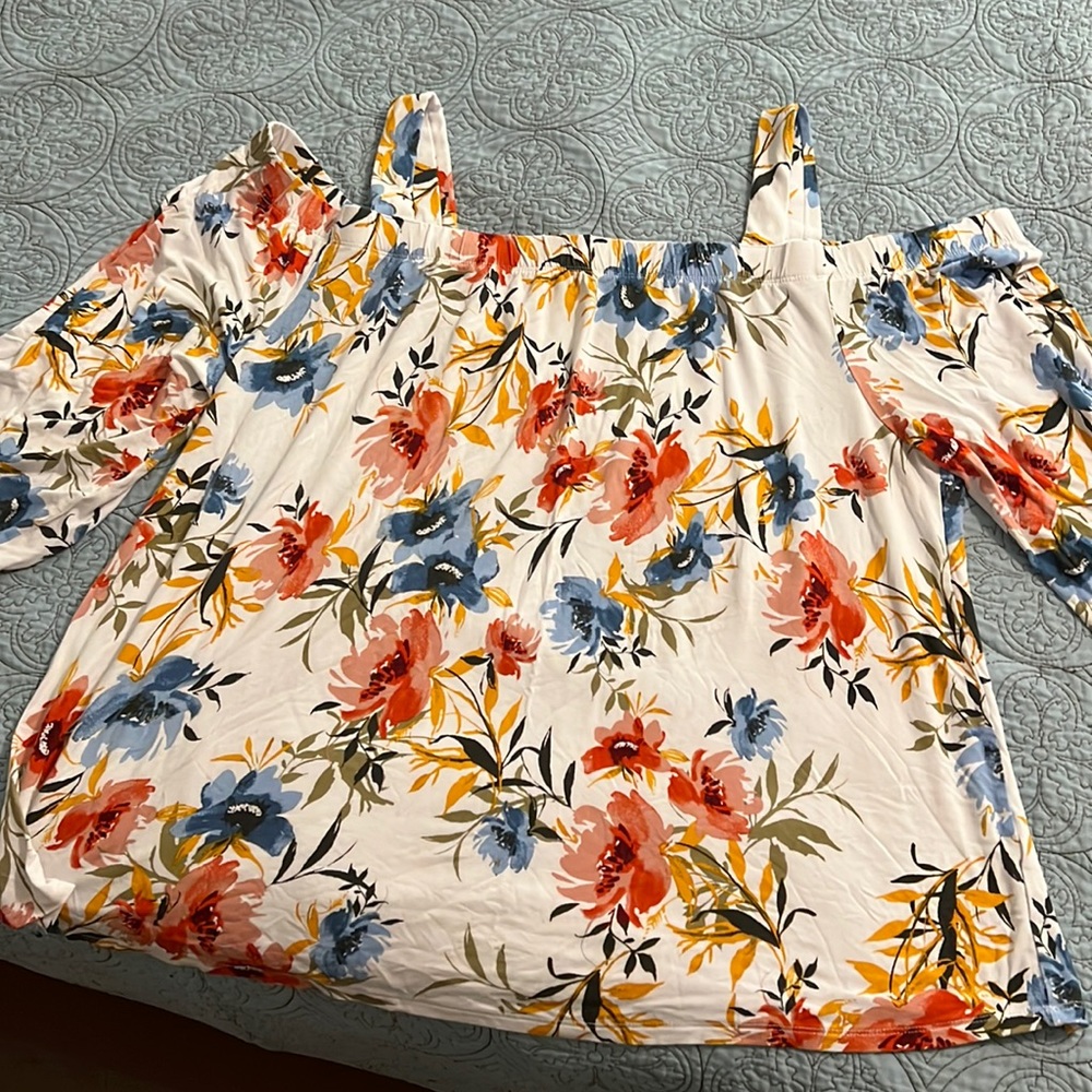 Floral off shoulder tee
